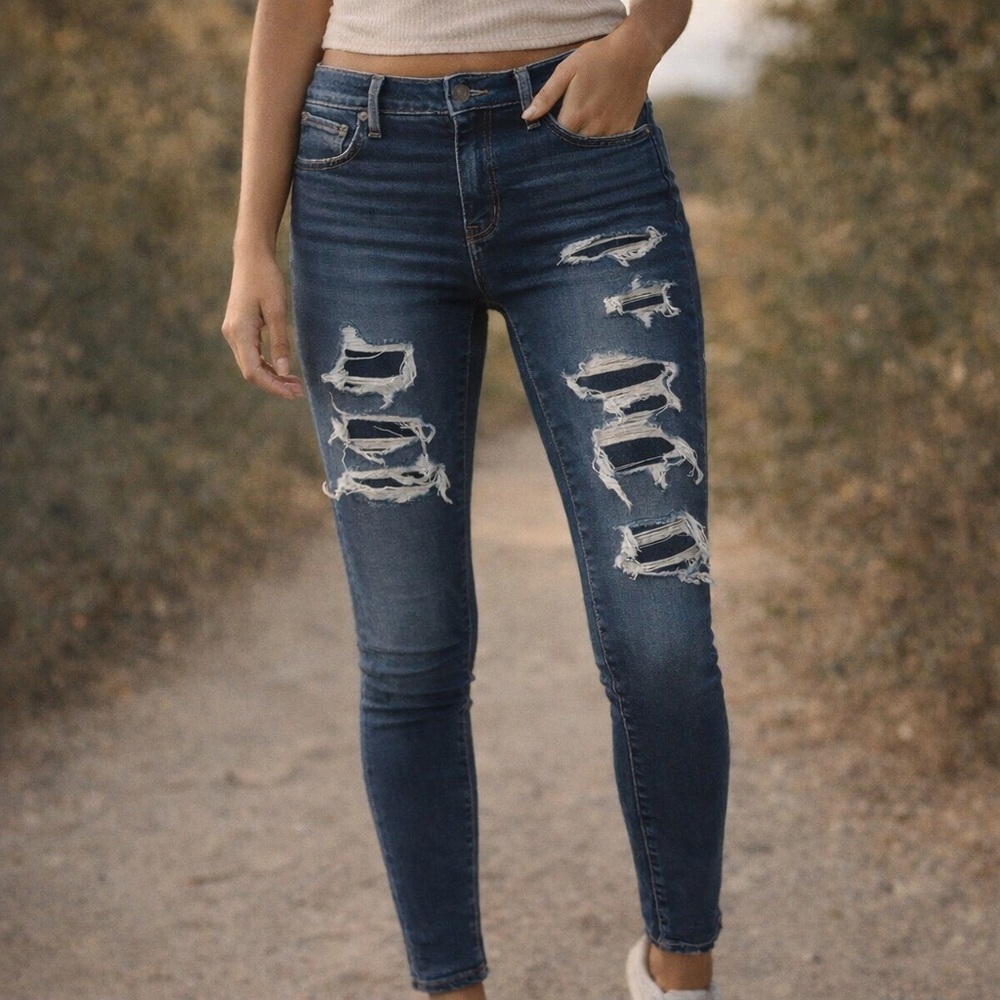 American Eagle Outfitters Women's Blue Distressed Jeans “High Rise Jegging”